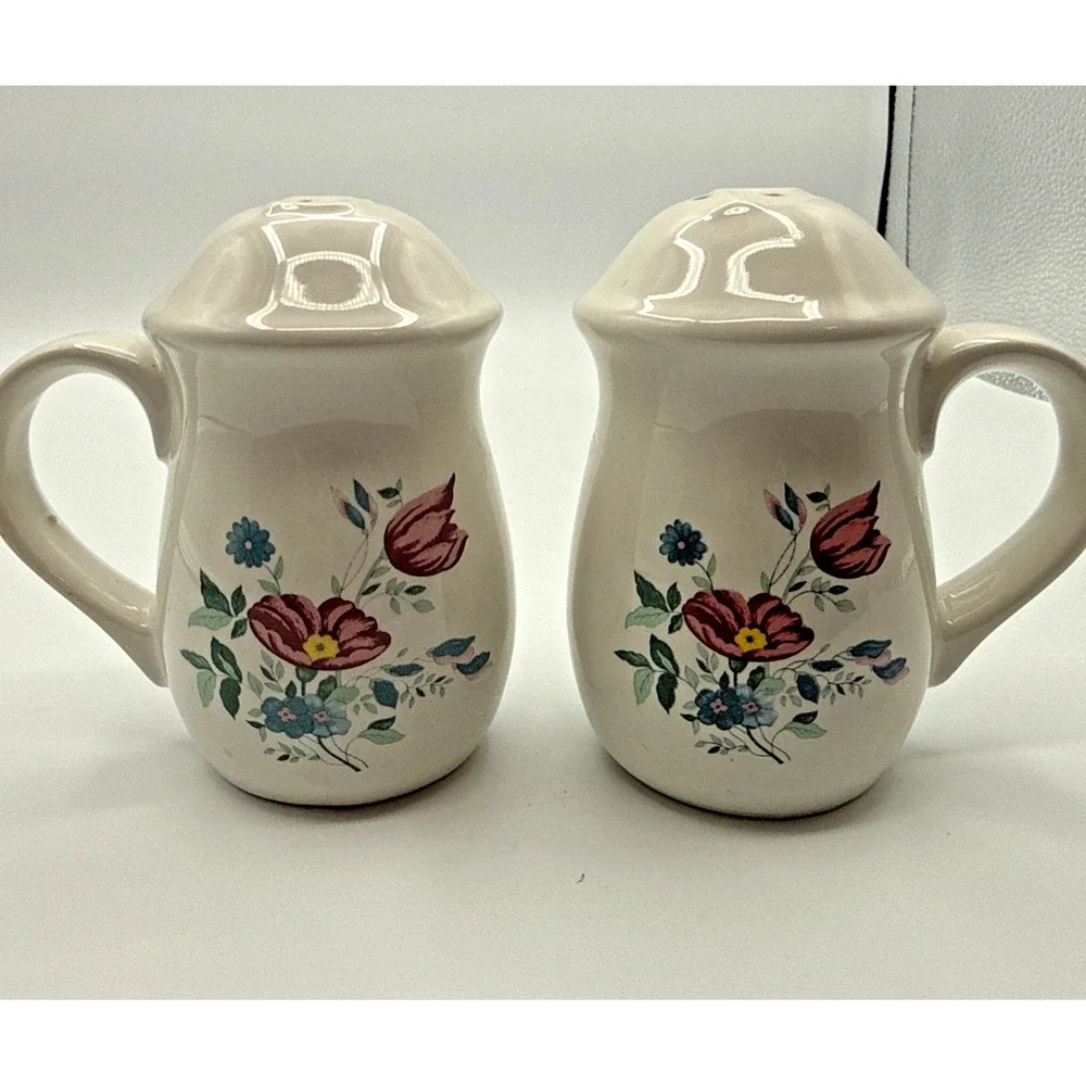 Vintage Sapota Salt‎ & Pepper Shaker Set Ceramic Blue & Burgundy Floral Country